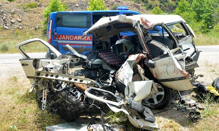 Korkunç kaza! Aynı aileden 6 kişi hayatını kaybetti