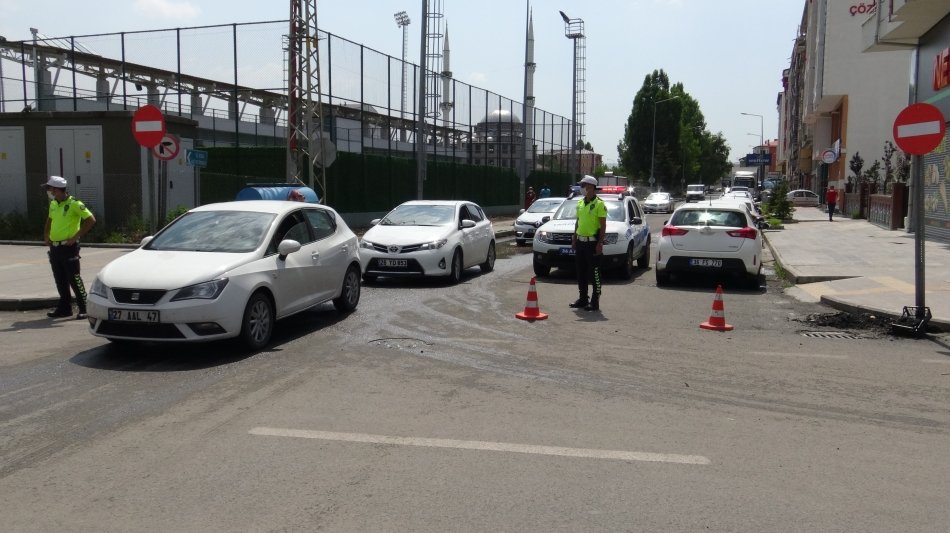 2 Caddede Tek Yön Uygulaması Başladı 1 2 caddede tek yön uygulaması başladı