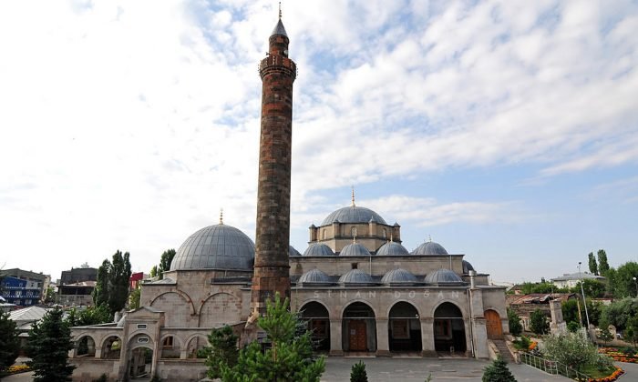 Kars’ta Camilerdeki Abdesthane, Şadırvan ve Tuvaletler Açıldı