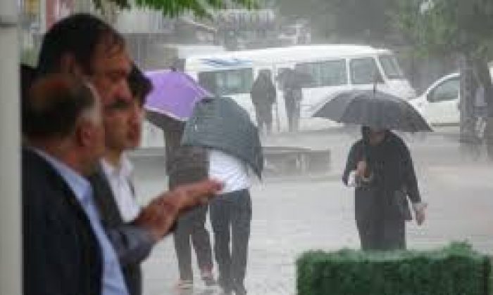 Kars’ta Sağanak ve dolu Etkili Oldu