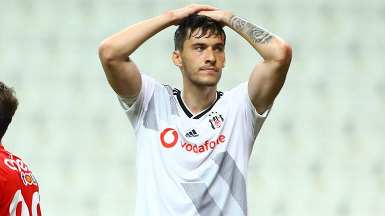 Umut Nayir koronavirüsü yendi! 21 gün... 1 Son Dakika | Beşiktaşta Umut Nayir koronavirüsü yendi ama sezonu kapattı