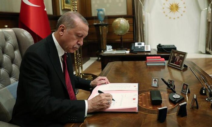 Tüm memurları ilgilendiriyor! Cumhurbaşkanı Erdoğan imzaladı