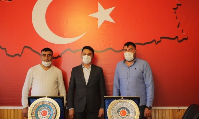 Başkan Alibeyoğlu’ndan Esnaflara Plaket!