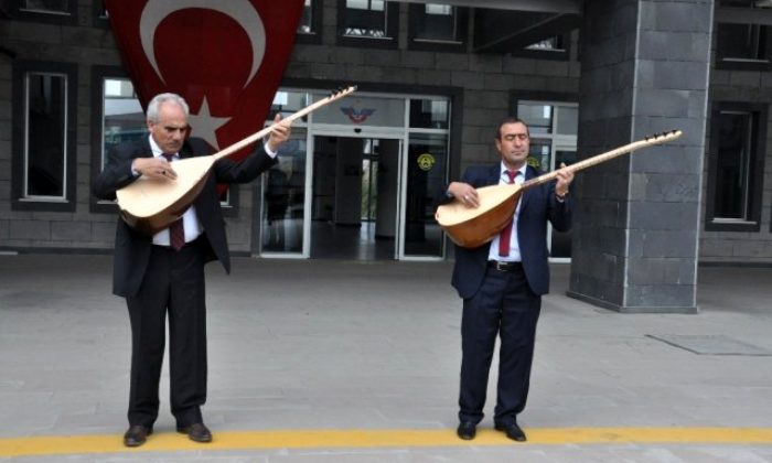 Karslı aşıklar Doğu Ekspresi için söyledi