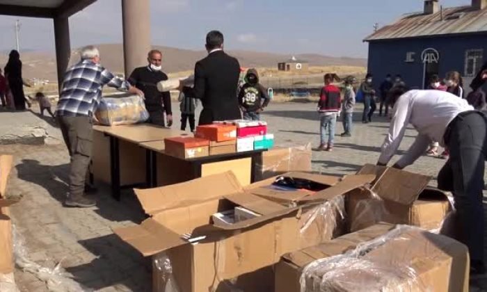 Eski paraşütçü komandolar kışlık yardımlarıyla küçük yürekleri ısıttı