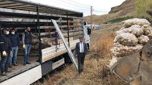 Kars’ta Susuz Belediyesi İzmir’deki depremzedeler için 10 ton patates gönderdi 1 indir 42