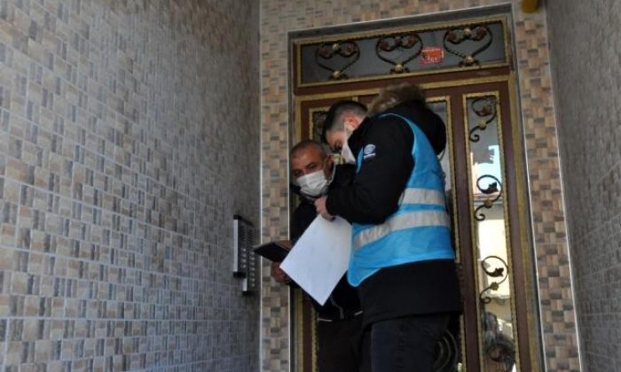 Kars’ta Tüm Vaka Evlerinin Kapılara Uyarı Yazısı