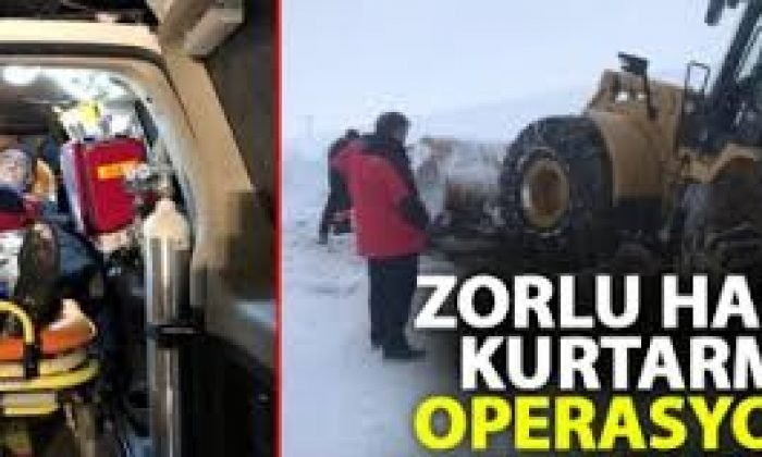 İş makinasının kepçesiyle hastayı ambulansa ulaştırdılar