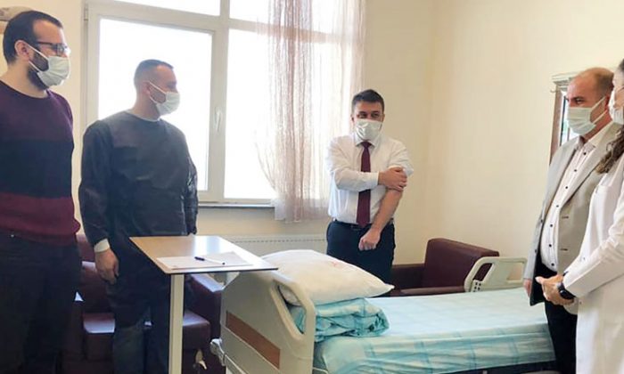 Selim Kaymakamı  yeni tip koronavirüs (Kovid-19) aşısı oldu