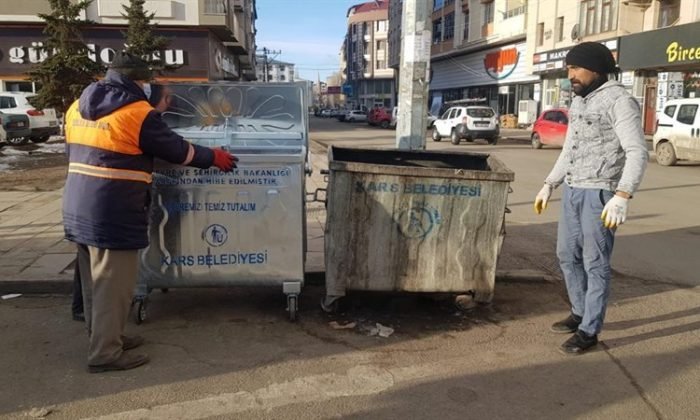 Kars’ta çöp konteynerleri yenileniyor