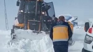 Köyde mahsur kalan hastanın yardımına ekipler yetişti 1 hasta