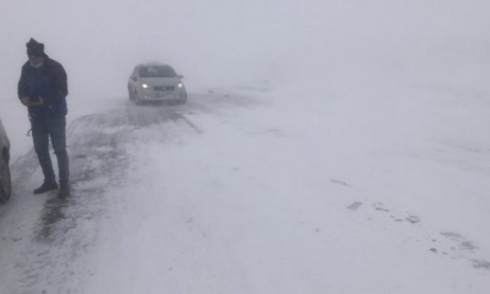 Kars’ta tipi araçların geçişine izin vermiyor