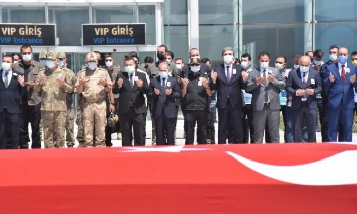 Kars’taki trafik kazasında şehit olan Astsubay Egemen Öztürk’ün cenazesi İzmir’e uğurlandı