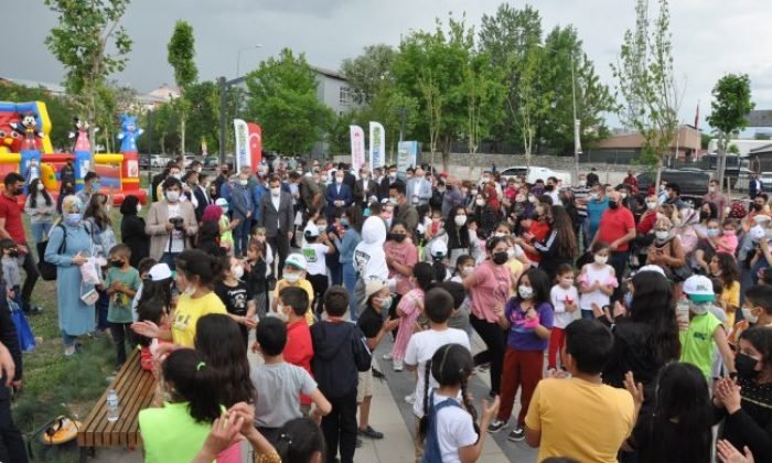 Kars’ta protokol çocuklarla buluştu!