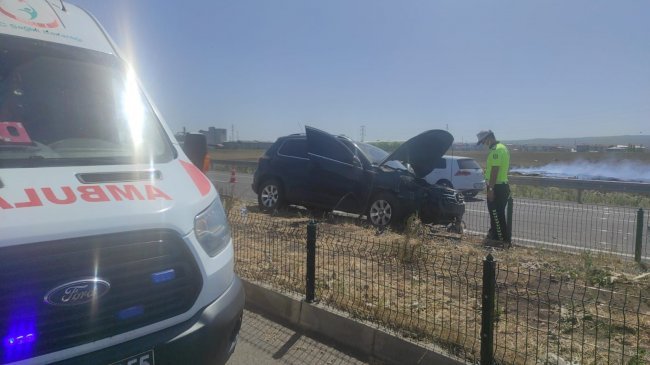 karsta tekeri patlayan arac kaza yapti 3