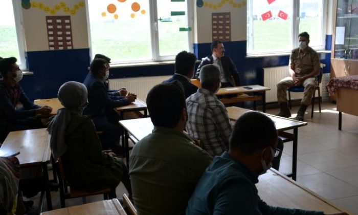 Sarıkamış Kaymakamı Koşal köy muhtarları ve vatandaşla bir araya geldi