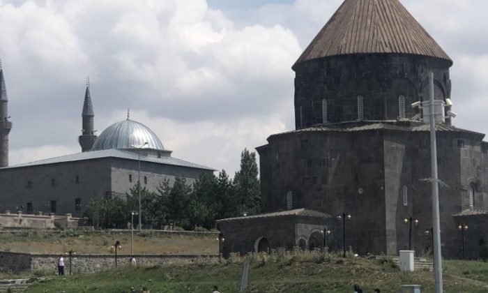 Kars’ta Tarihi Mekanlar Ziyaretçi Akınına Uğruyor