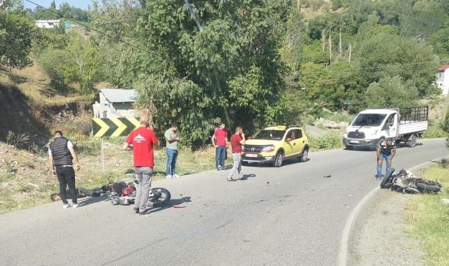 Kars'ta İki Motosiklet Çarpıştı: 2 Yaralı 1 2 Yaralı