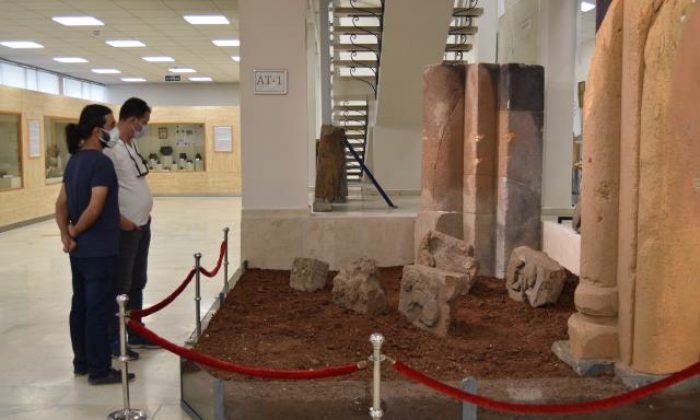 Ani’deki Kazılarda Bulunan Asırlık Aslan Kabartmalı Taşlar Ziyarete Açıldı