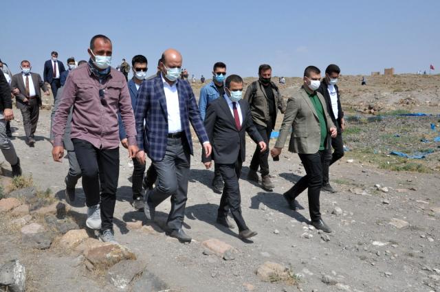 Bilal Erdoğan Kars'ta Erdoğan Ani Ören Yeri'ni gezdi Malazgirt Zaferi Öncesi Ani'de önemli toplantı 
