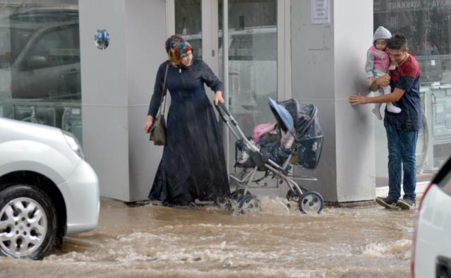  iş yerlerini su bastı