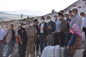 Kars Valisi Türker Öksüz Selden Etkilenen Köyde Araştırmalarda Bulundu