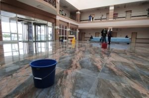 Kars’ta damlayan üniversite hastanesine kovalı önlem 1 Kars’ta damlayan üniversite hastanesine kovalı önlem