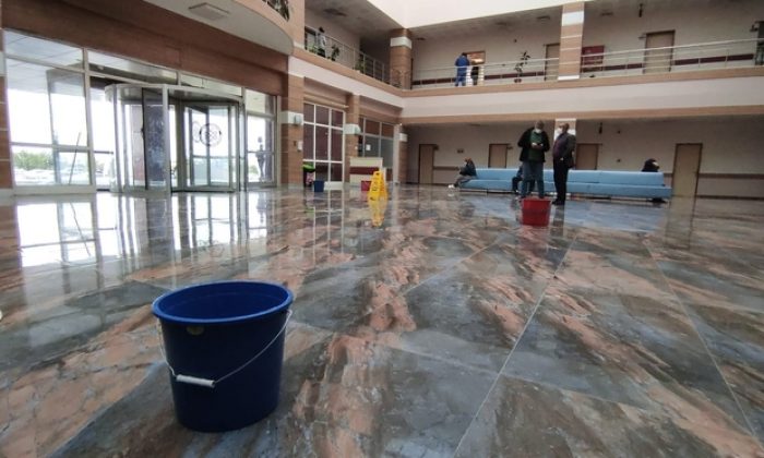 Kars’ta damlayan üniversite hastanesine kovalı önlem