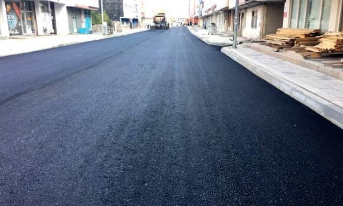 Kars’ta Caddeler Sıcak Asfalt Oldu | Kars Haber