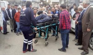 Kars'ta Eski Muhtar Silahlı Saldırıda Öldü 1 Kars'ta eski muhtar Remzi Mızrak, araçtan pompalı tüfekle açılan ateşte ağır yaralanırken, hastanede hayatını kaybetti