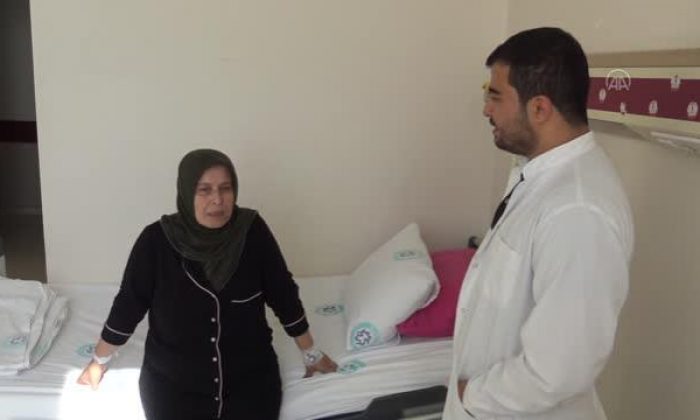 Karın bölgesinde 6 kiloluk kitle bulunan kadın ameliyatla sağlığına kavuştu