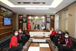 Vali/Belediye Başkan V. Sn. Türker Öksüz Başarılı Sporcuları Kabul etti. 1 Kars