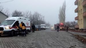 Kağızman'da Dumandan Etkilenen 10 kişi Hastaneye Götürüldü 1 dumandan etkilenen 10 kisi hastaneye kaldiril 3 14560465 o