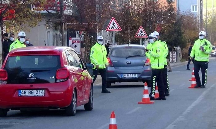 Kars’ta trafikte emniyet kemeri uygulaması yapıldı