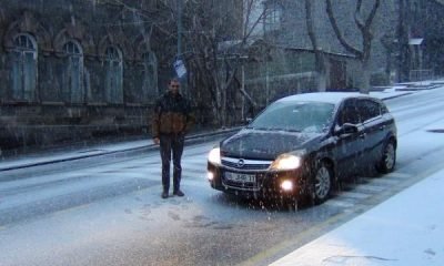 Kars’ta Güne Kar Yağışıyla Uyandı