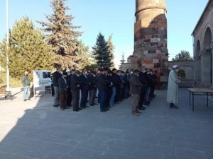 Sezai Karakoç için gıyabi cenaze namazı kılındı!