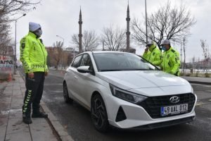  Kars'ta Kış Lastiği Denetimi Yapıldı