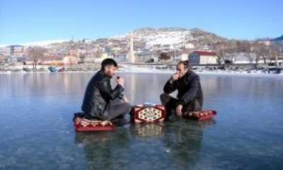 Çıldır Gölü Donuyor