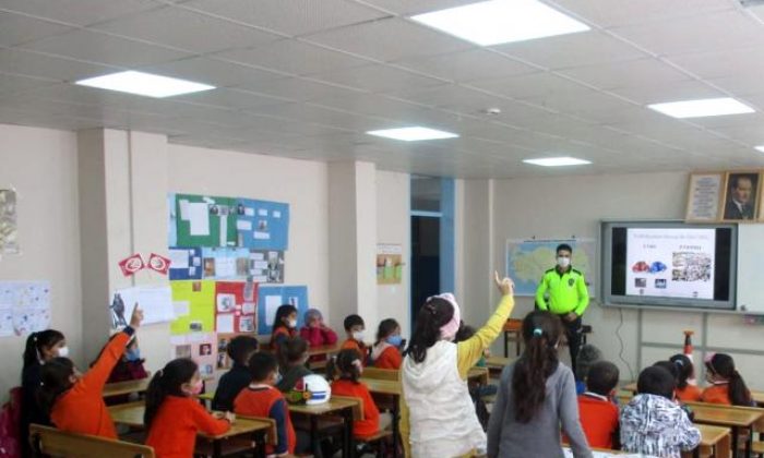 Kars ‘ta öğrencilere genel trafik eğitimi veriliyor