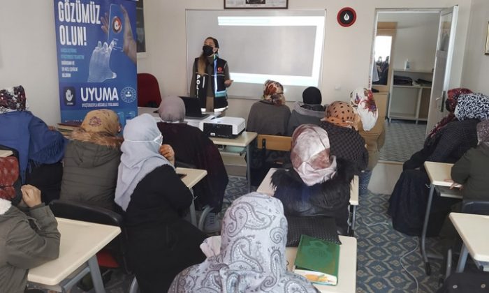Kars’ta ‘En İyi Narkotik Polisi Anne’ semineri