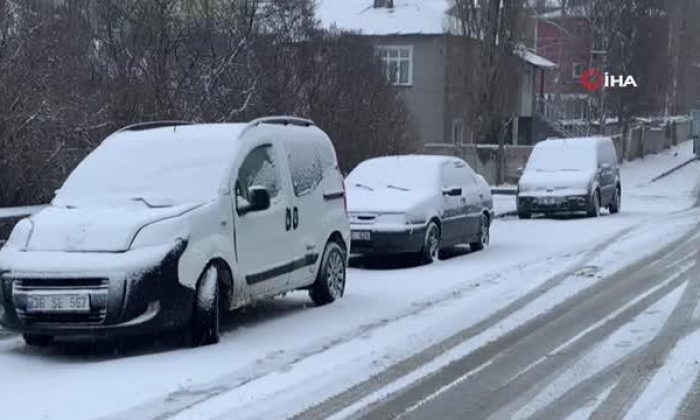 Sarıkamış’ta yoğun Kar yağışı etkili oluyor