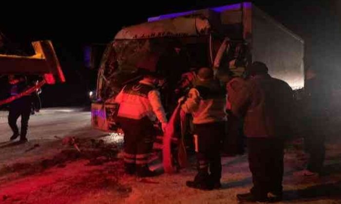 Sarıkamış’ta zincirleme kaza: 3 yaralı