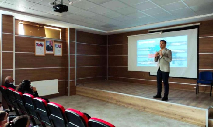 Kars’ta öğrencilere veteriner hakimlik ve zoonoz hastalıkları anlatıldı