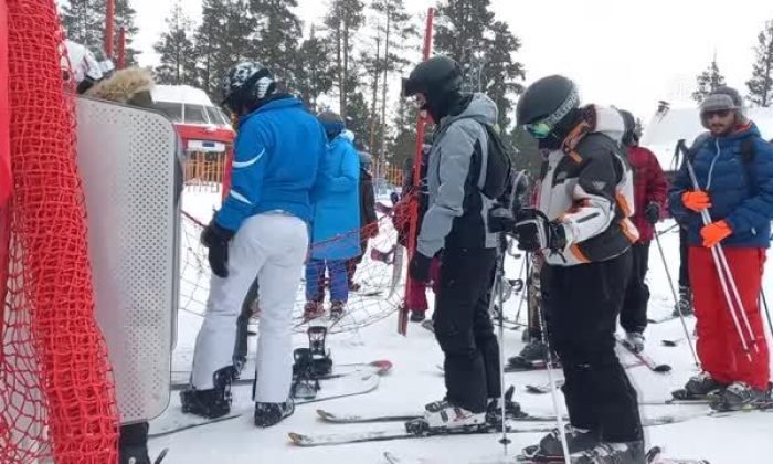 Öğrenciler yarıyıl tatilinin son günlerinde de Cıbıltepe’de kayak yaptı