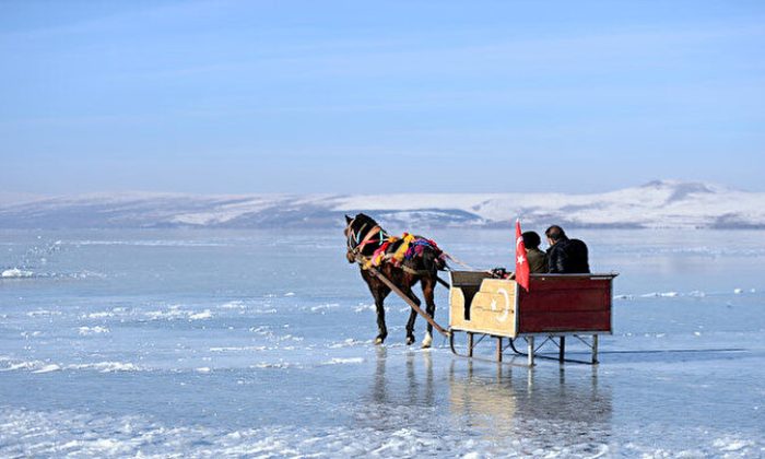 Donan Çıldır Gölü’nde Kış Turizmi