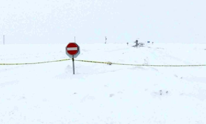 Kars-Göle kara yolu ulaşıma kapatıldı