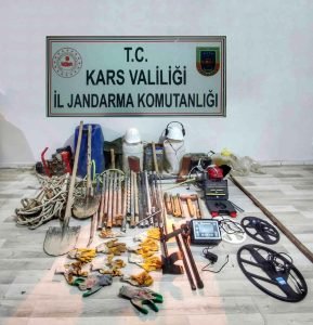 Kars'ta defineciler suçüstü yakalandı 1 kars ta defineciler sucustu yakalandi 14778270 amp