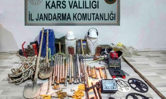 Kars’ta defineciler suçüstü yakalandı
