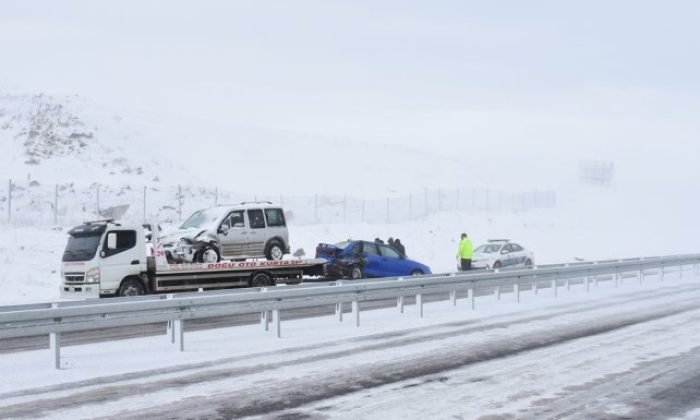 Kars’ta iki trafik kazasında 8 kişi yaralandı