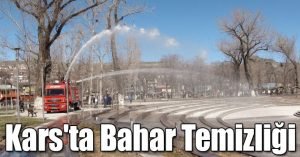 Kars'ta parklarda bahar temizliği
